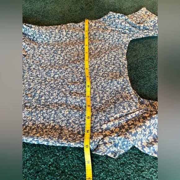 Blue floral shirred blouse - Picture 2 of 4